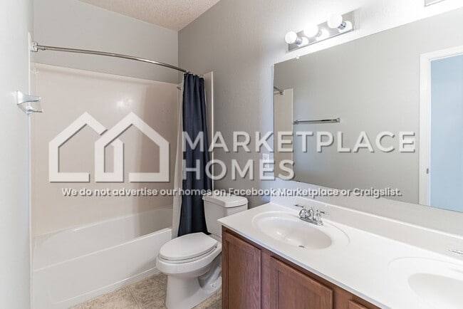 Building Photo - 620 Creekside Ave SW