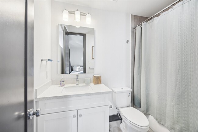 Building Photo - 1404 Goliad St