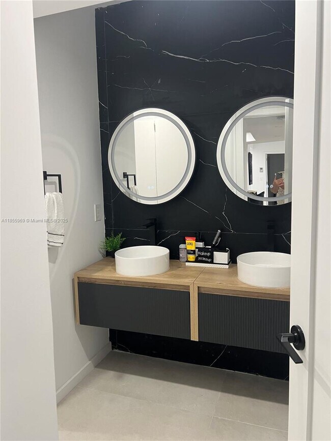 Building Photo - 20191 E Country Club Dr