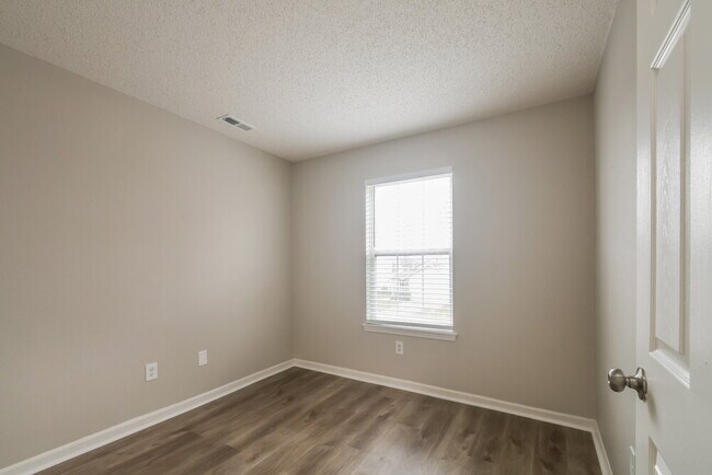 Building Photo - 15341 Ten Point Dr