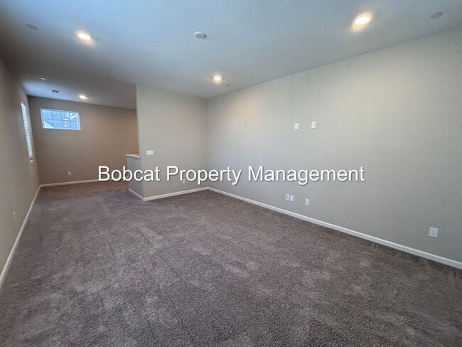 Building Photo - 860 Furlong Dr