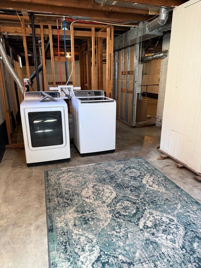 Building Photo - 2BR + Office Seward Park Home w/ A/C & 125...