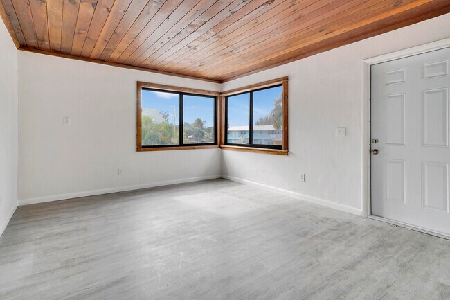 Building Photo - 652 Hernando St