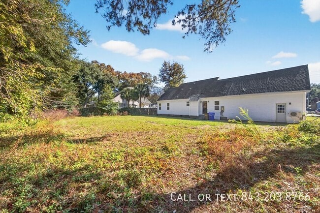 Building Photo - 955 Godber St