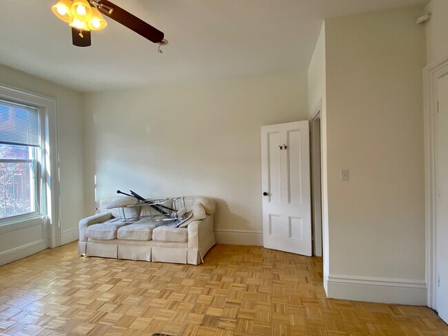 Building Photo - 90 Charles St