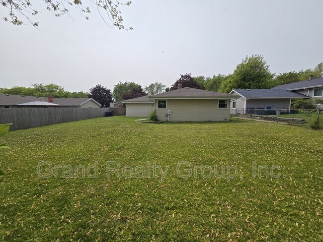 Building Photo - 531 Evergreen Ct