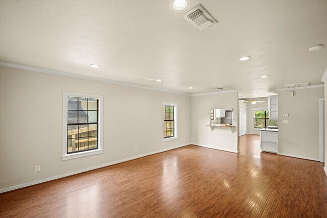 Building Photo - 608 Northwood St