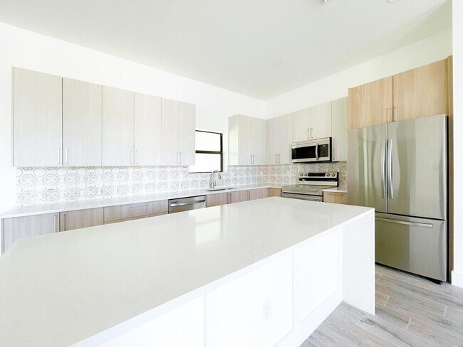 Building Photo - 15245 Brainbridge Cir