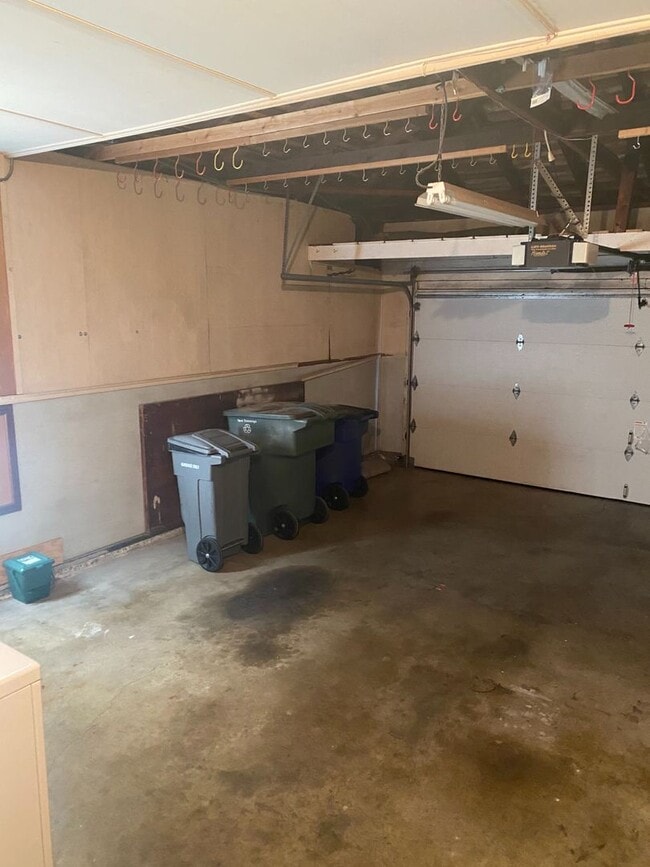 Building Photo - Immaculate shape 3 bedroom 2.5 bath home in San Leandro