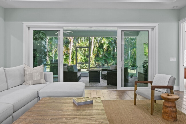 Building Photo - 2532 SE Jason Pl