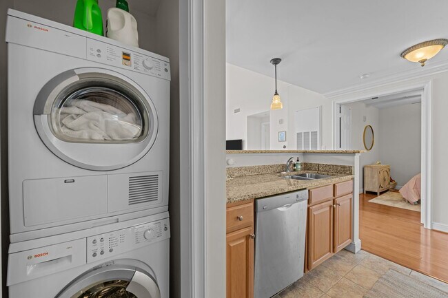 Building Photo - 419 Sky Sail Blvd