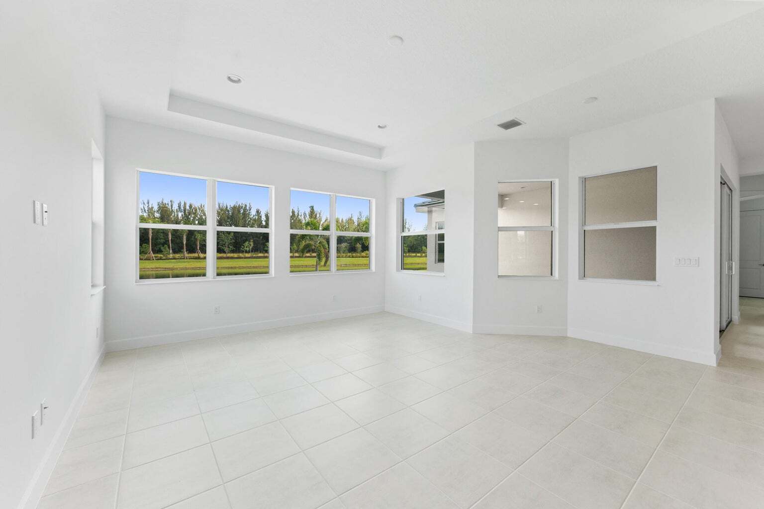 Building Photo - 15144 Wildwood Cir