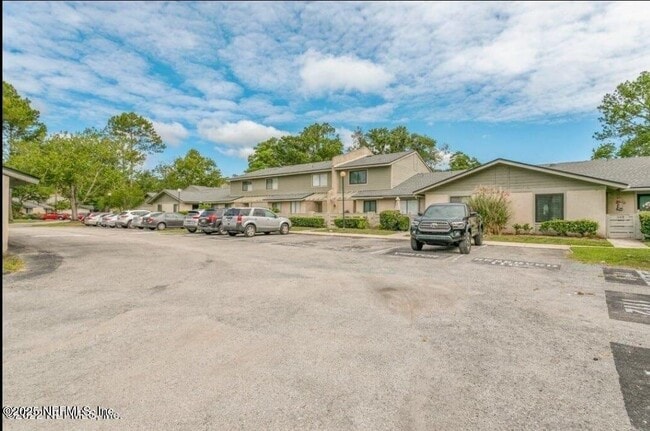 Building Photo - 7701 Baymeadows Cir W