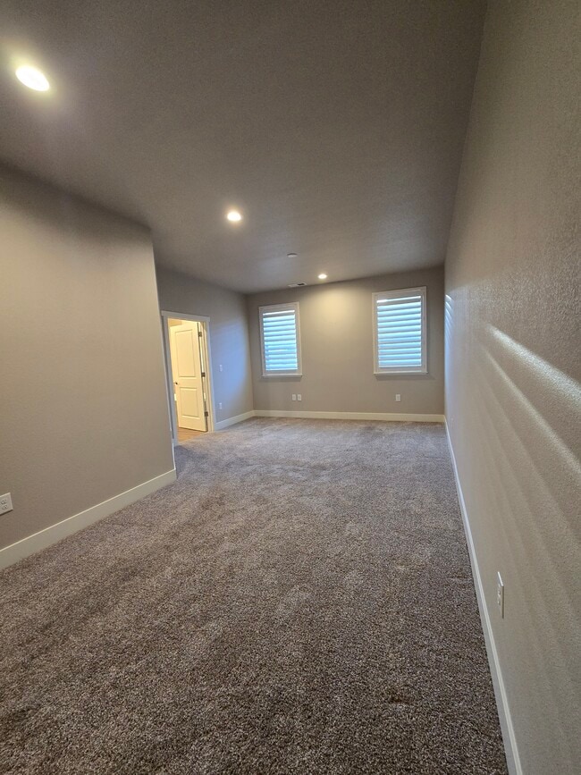 Building Photo - 774 E Cottage Loop