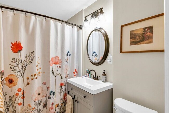 Building Photo - Renovated Ranch home in Champaign - AVAILA...