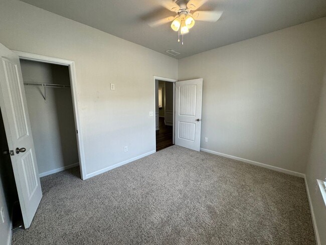 Building Photo - Nice 3/2 house in West Rome- $1,995