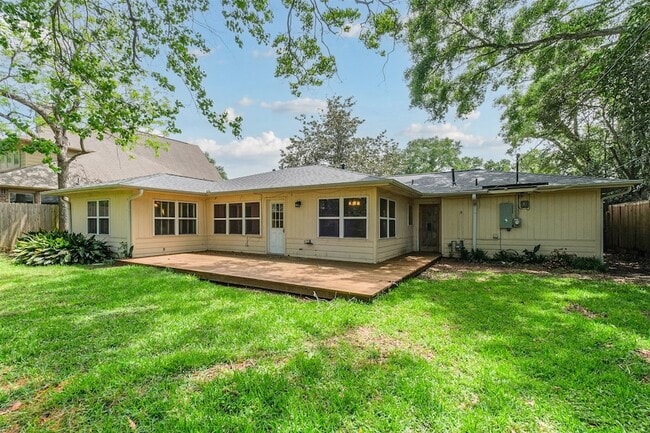 Building Photo - 5450 Stillbrooke Dr