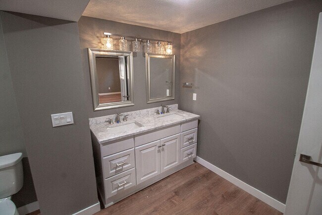 Building Photo - 715 Bluffdale Dr