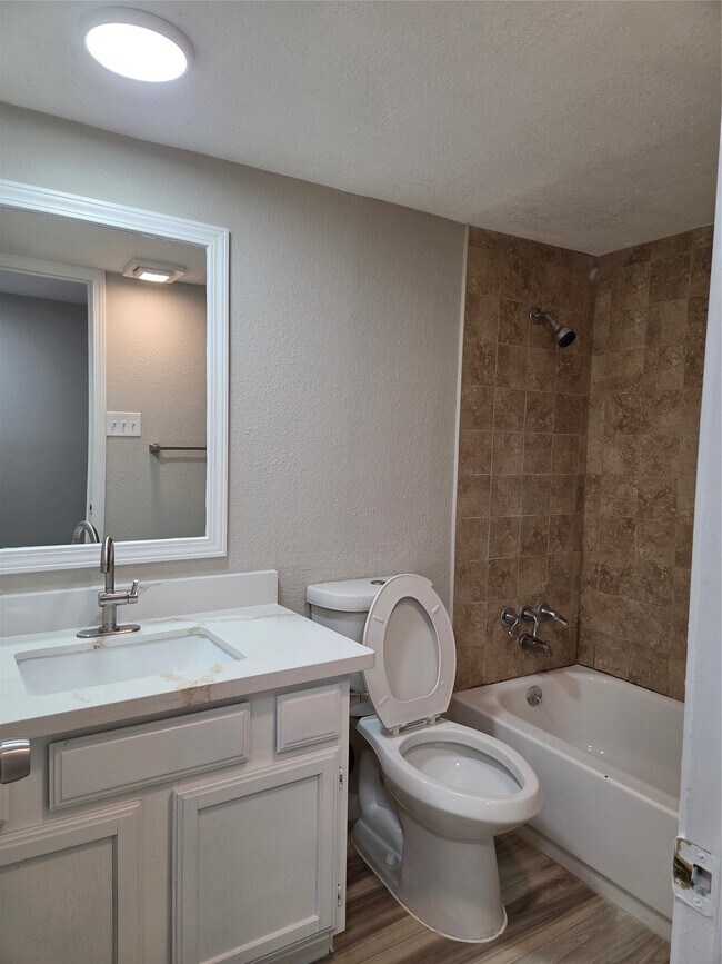 Building Photo - 527 Tara Plantation Dr