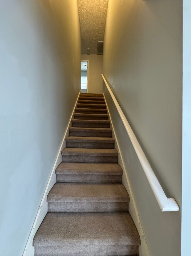 Building Photo - Large 3/2.5 House on Martha Berry Hwy- $1,395