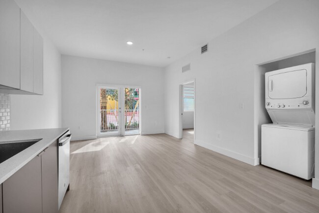 Building Photo - 605 N Dixie Hwy