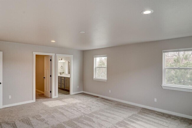 Building Photo - 275 Triple Creek Dr