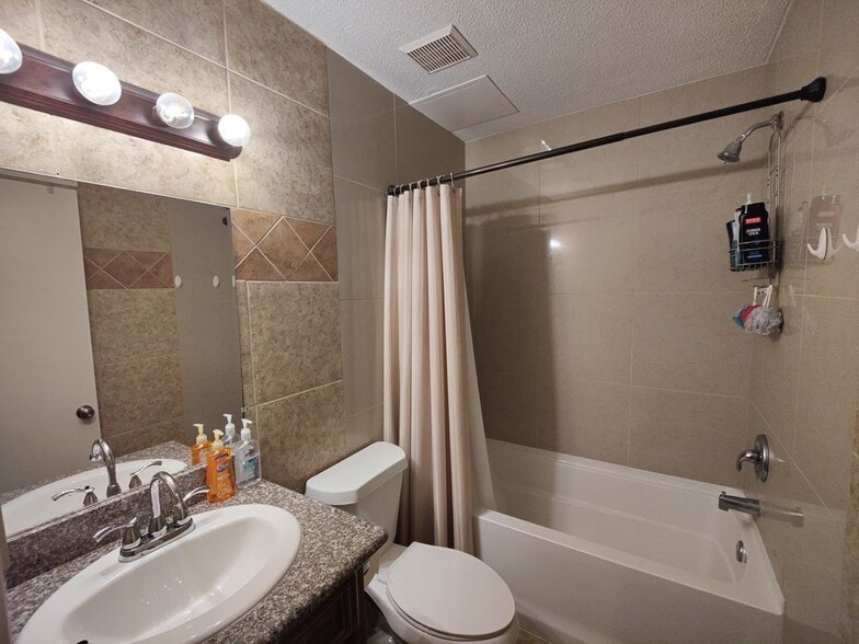 Building Photo - 3653 Timber Bluff Ln