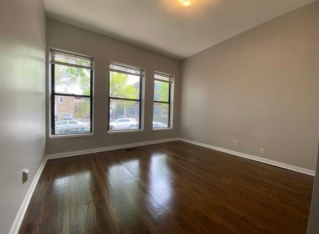 Building Photo - 1555 W Rosemont Ave