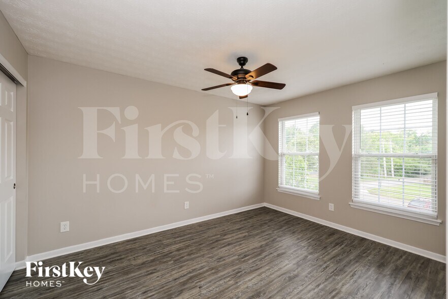 Building Photo - 1211 Parkside Dr