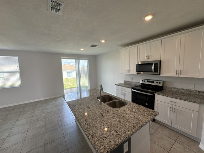 Building Photo - 512 Mckenna Dr