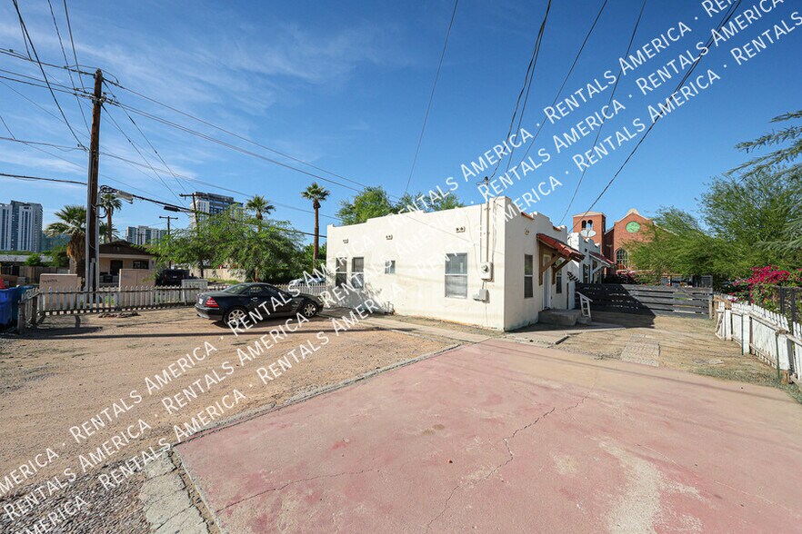 Building Photo - 713 N 9th St