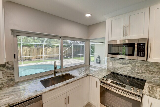 Building Photo - 701 Apple Tree Ln