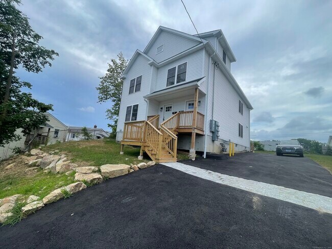 Building Photo - 350 Pleasantview Ave