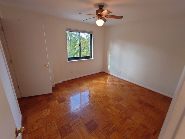 Building Photo - 600 Roosevelt Blvd