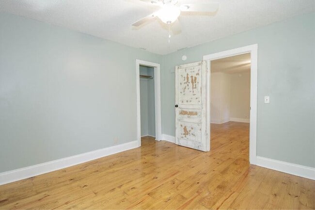 Building Photo - 2877 Old Clarksville