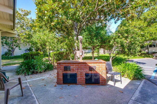 Building Photo - 14225 Lora Dr