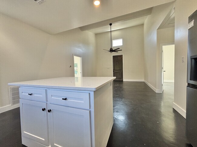 Building Photo - 329 Canyon Springs Dr