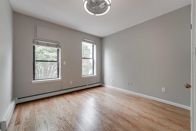 Building Photo - 813 Park Ave