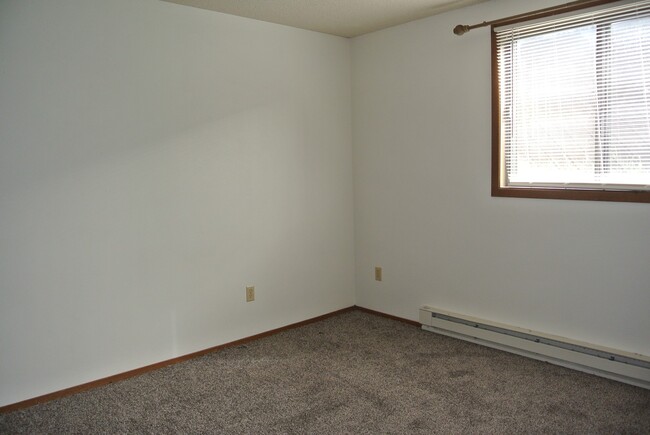 Building Photo - House- NW