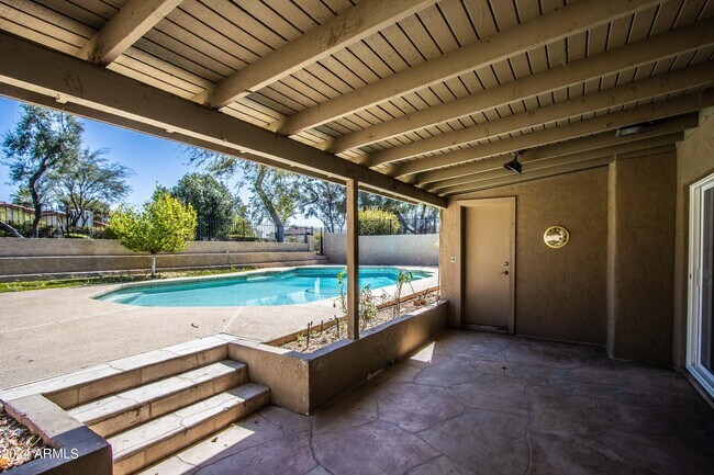 Building Photo - 1052 E Sandpiper Dr