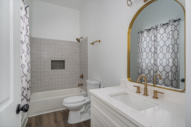 Building Photo - 637 E Anderson St