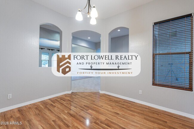 Building Photo - 13354 W San Miguel Ave