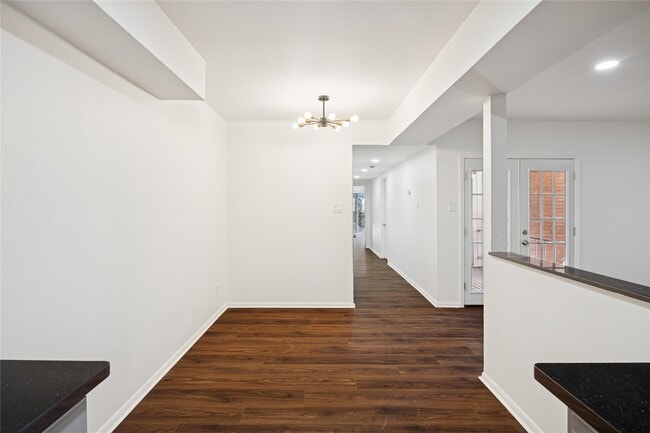 Building Photo - 705 Harold St