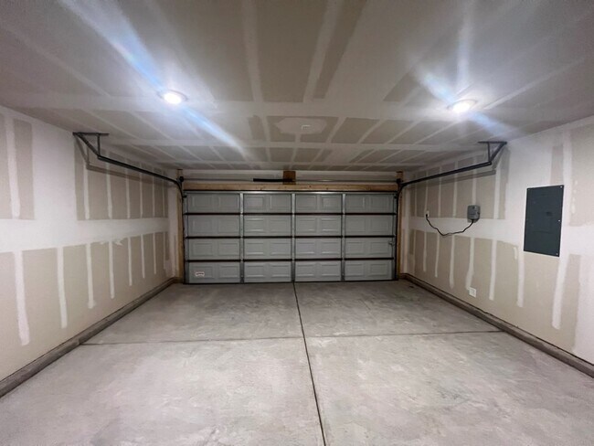 Building Photo - 7216 E County Rd 99 1/2