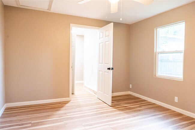 Building Photo - 130 E Bernard St