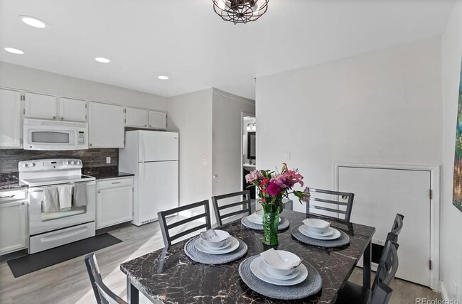 Building Photo - Charming Townhome for Rent in Timber Lake ...