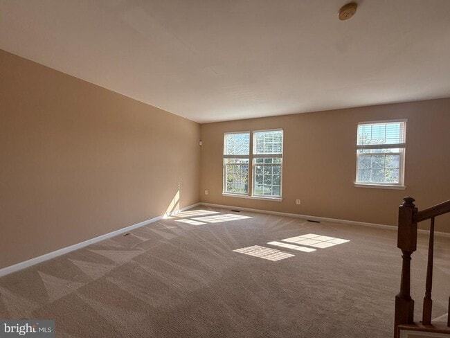 Building Photo - 60 Deerbrook Dr
