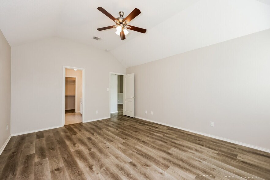 Building Photo - 2504 Wakecrest Dr