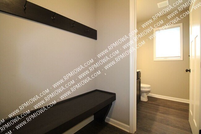 Building Photo - 4709 SW Logan St