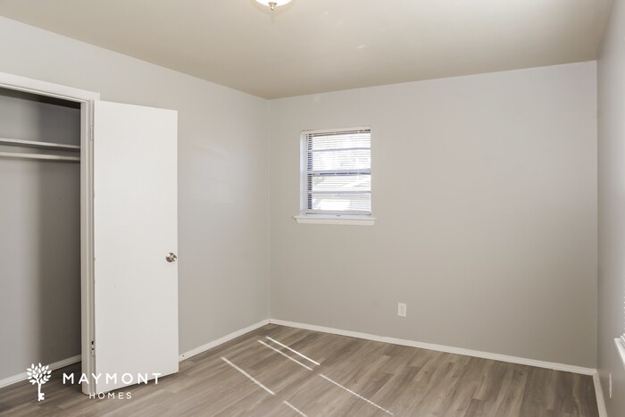 Building Photo - 304 Beard St SW